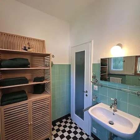 View Palm Garden Лугано